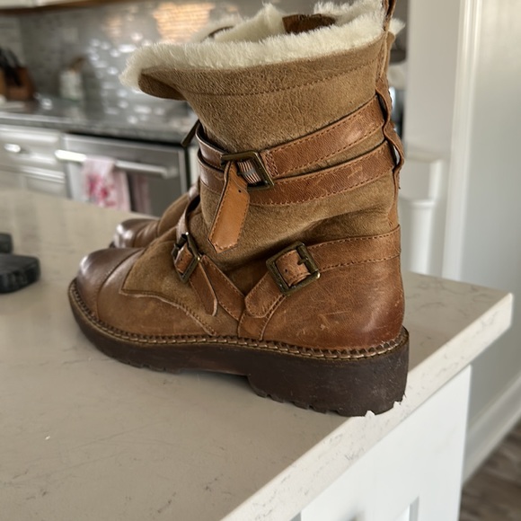 Tan boots - Picture 3 of 5